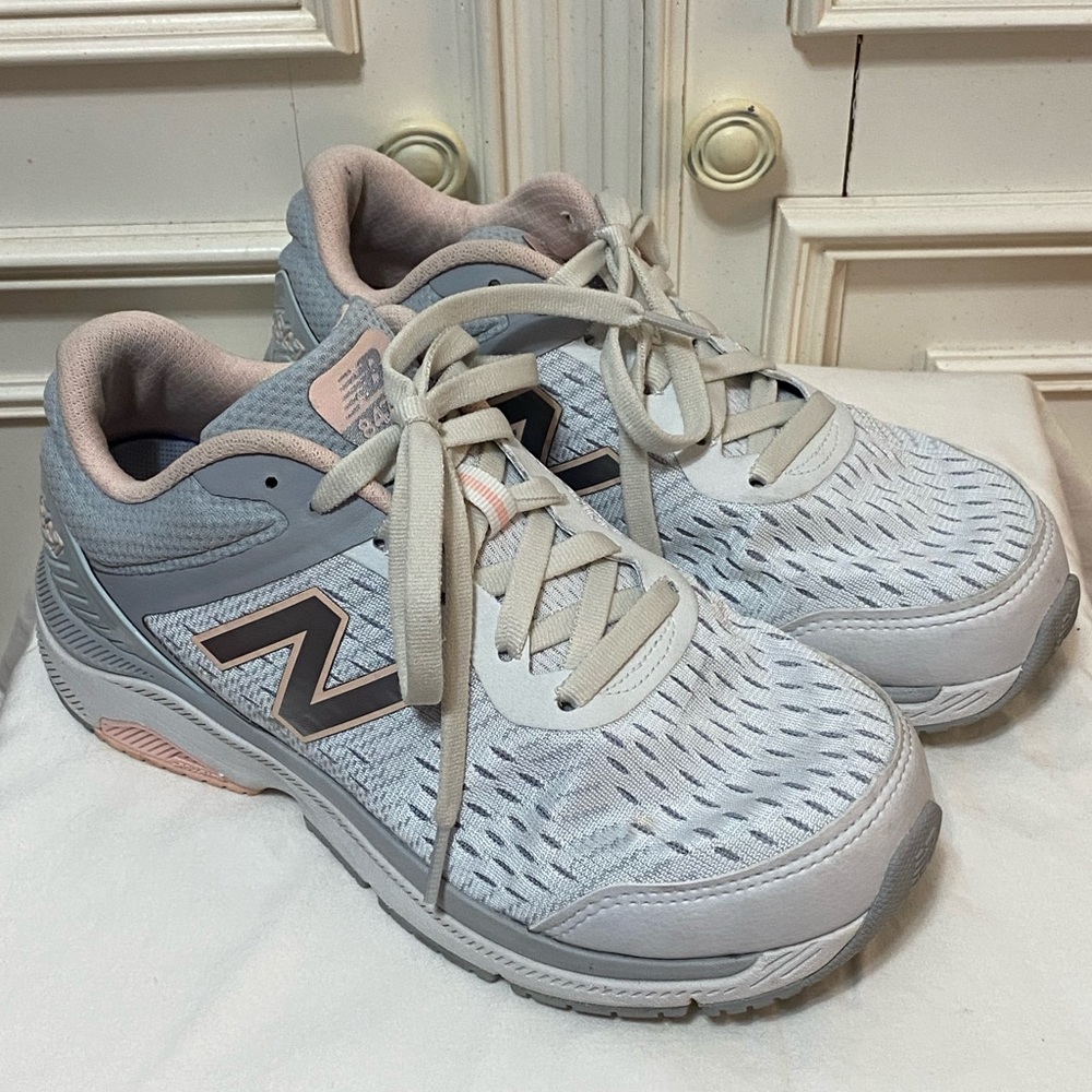 New Balance 847v4 Women’s Walking Shoe EUC